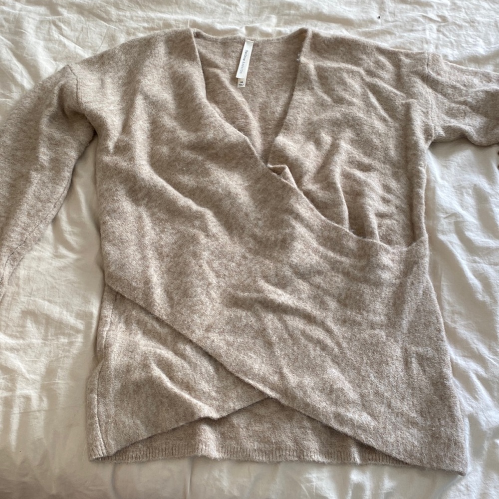 Aritzia criss cross sweater XS
